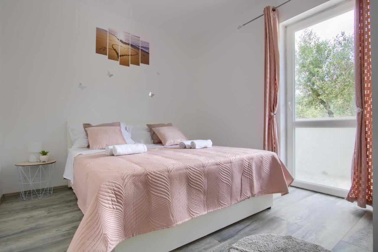 Apartments Villa Mihaela Banj Exterior photo